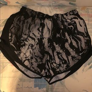 LARGE NIKE SHORTS